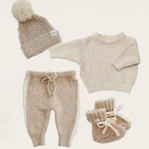 RARE Limited Edition Ziggy Lou Knit Baby Set 🤍